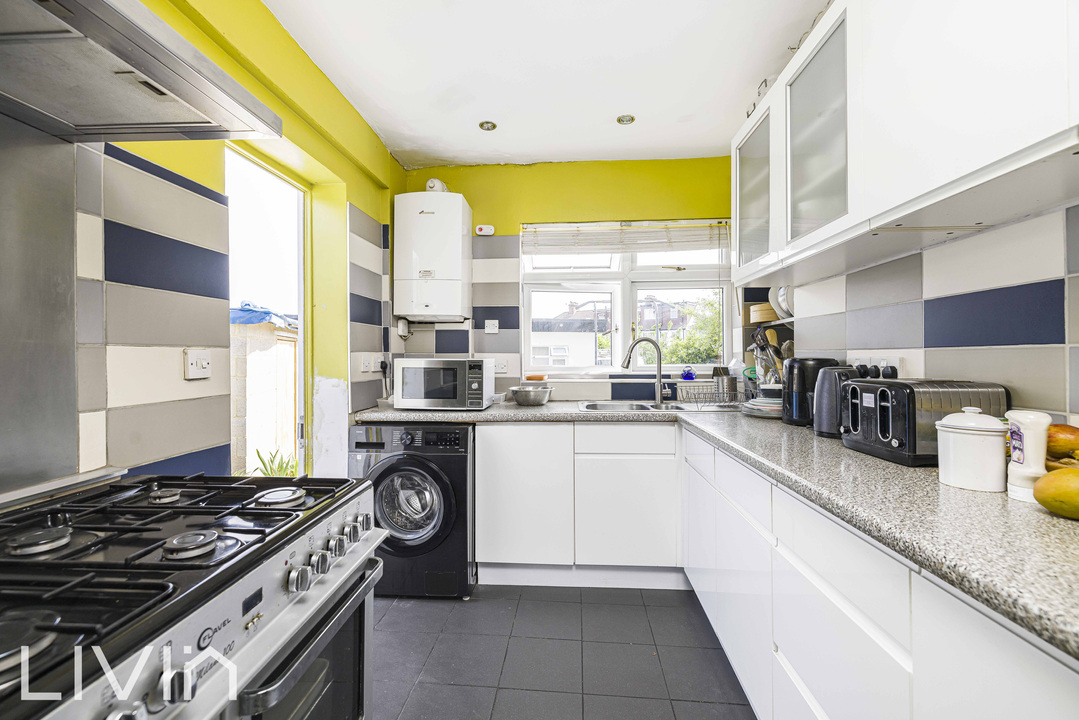 5 bed end of terrace house for sale in Almond Way, Mitcham  - Property Image 6