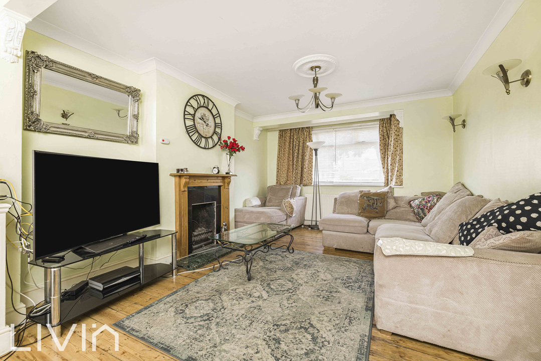 5 bed end of terrace house for sale in Almond Way, Mitcham  - Property Image 2