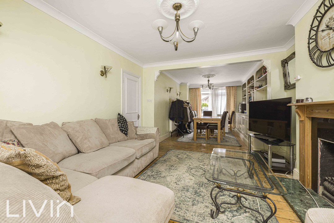 5 bed end of terrace house for sale in Almond Way, Mitcham  - Property Image 4