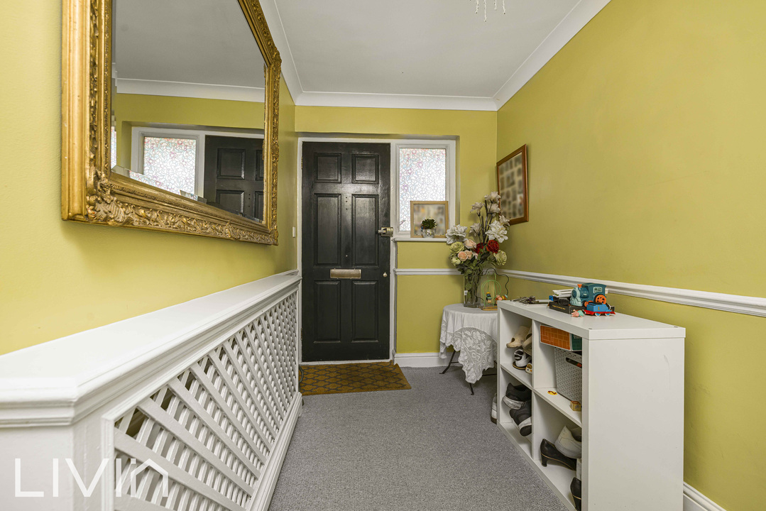 5 bed end of terrace house for sale in Almond Way, Mitcham  - Property Image 9