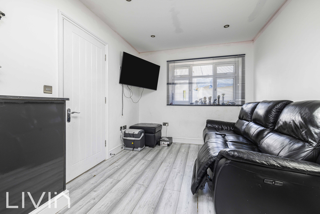 5 bed end of terrace house for sale in Almond Way, Mitcham  - Property Image 17