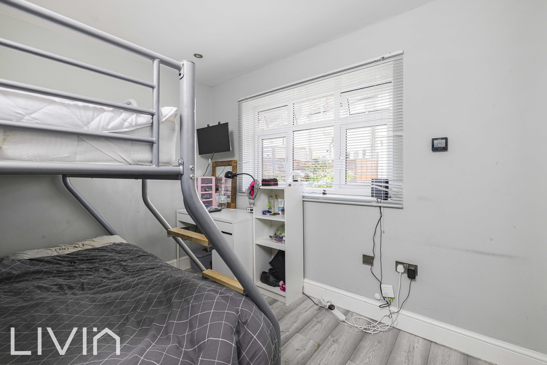 5 bed end of terrace house for sale in Almond Way, Mitcham  - Property Image 15