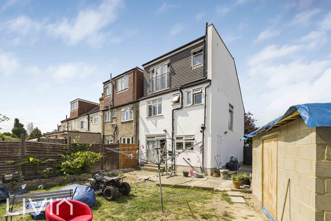 5 bed end of terrace house for sale in Almond Way, Mitcham  - Property Image 22