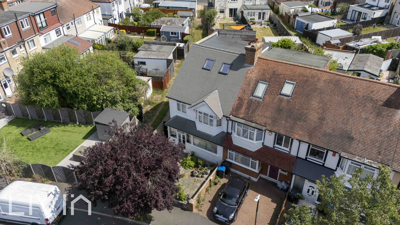 5 bed end of terrace house for sale in Almond Way, Mitcham  - Property Image 24