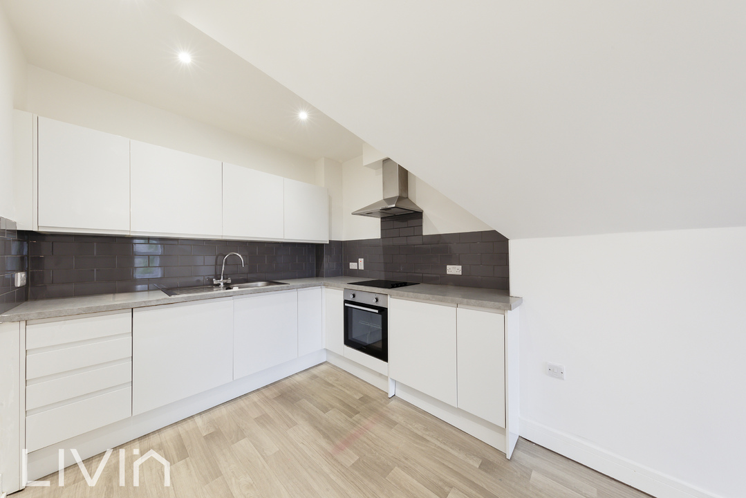 2 bed apartment to rent in Waddon Road, Croydon 1