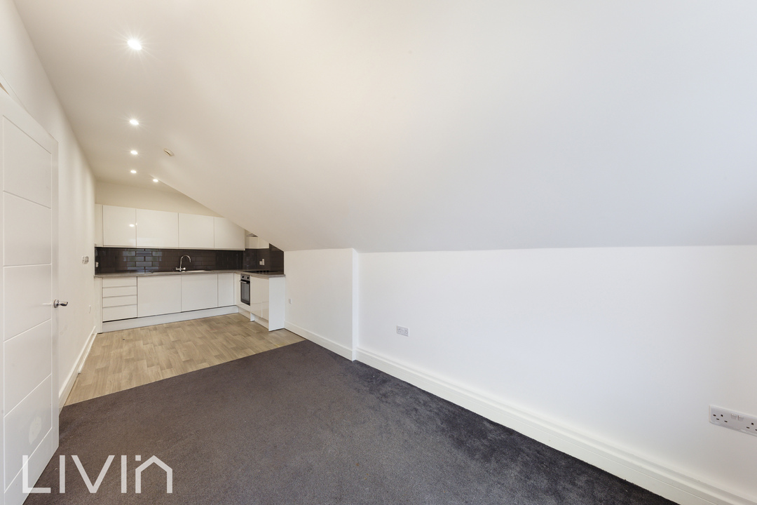 2 bed apartment to rent in Waddon Road, Croydon 3