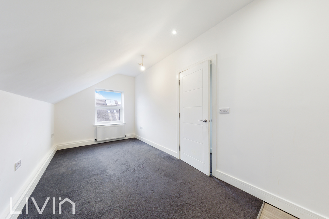 2 bed apartment to rent in Waddon Road, Croydon 8