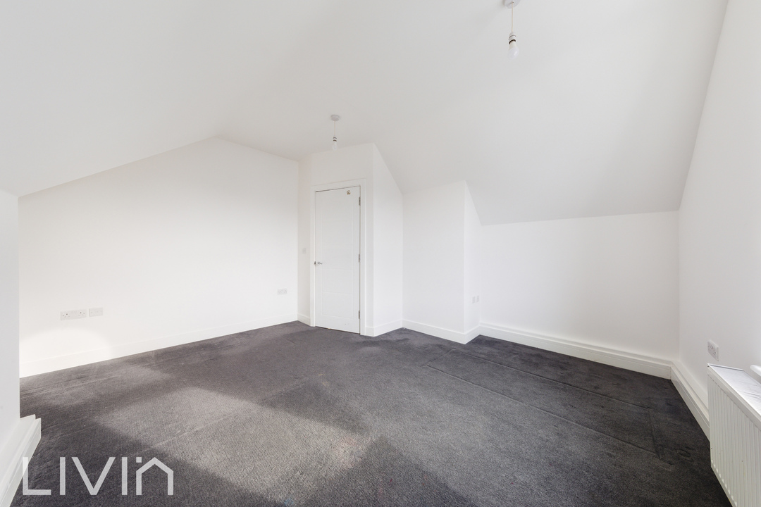 2 bed apartment to rent in Waddon Road, Croydon 6