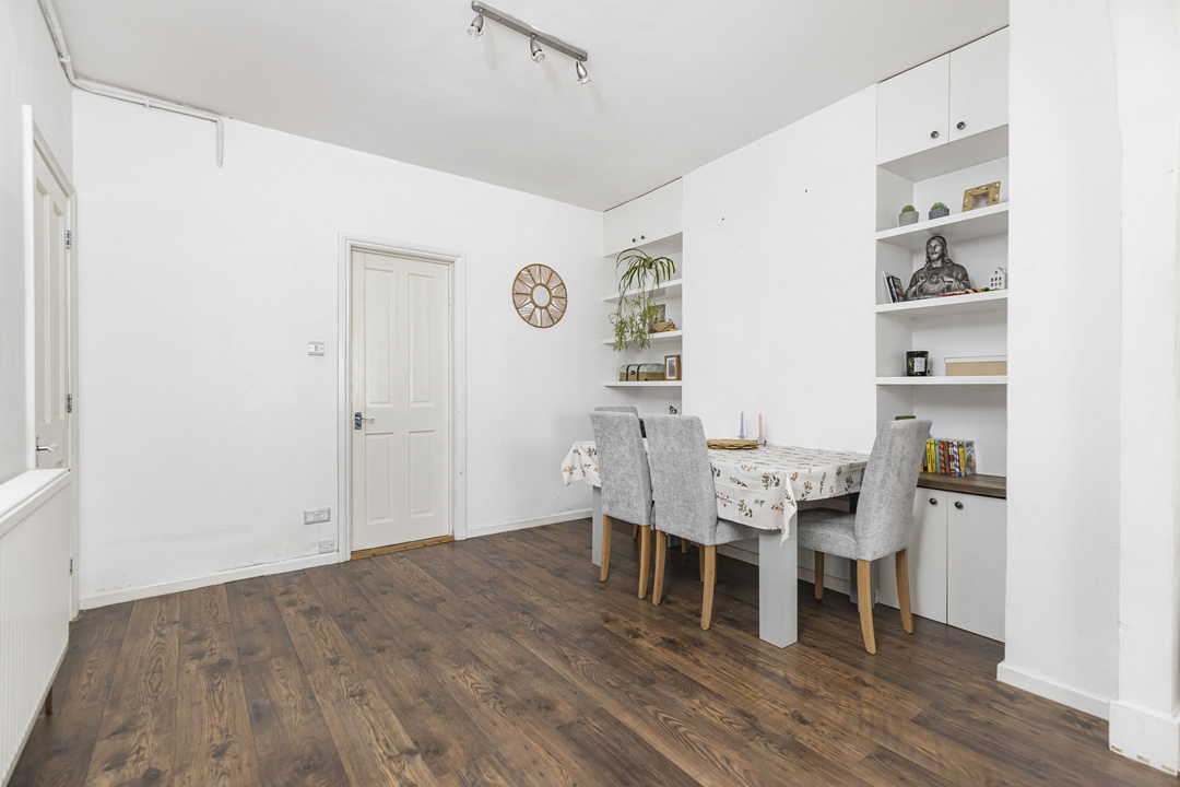1 bed apartment for sale in Percy Road, South Norwood 4