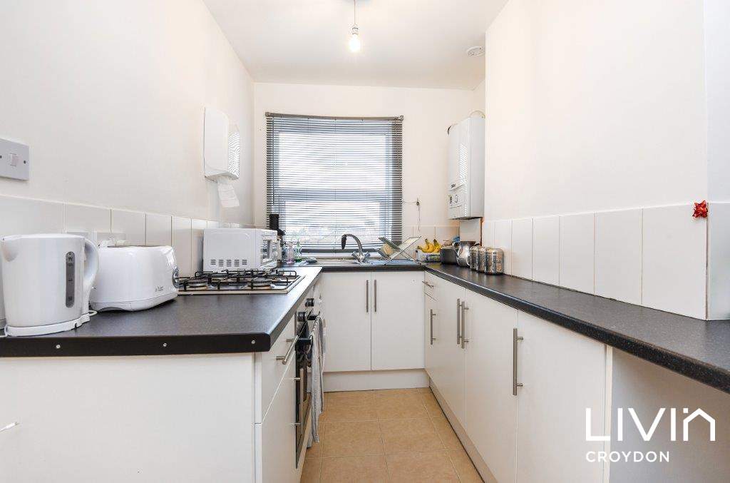 1 bed apartment for sale in 7 Newhaven Road, London  - Property Image 3