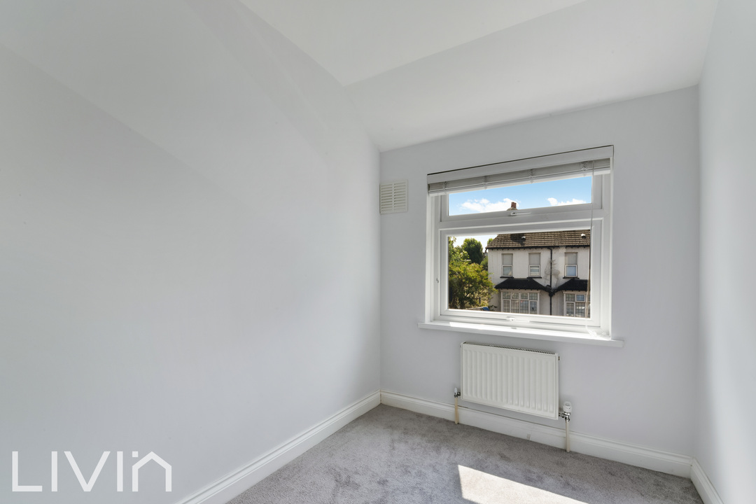 3 bed terraced house to rent in Morland Road, Croydon 8