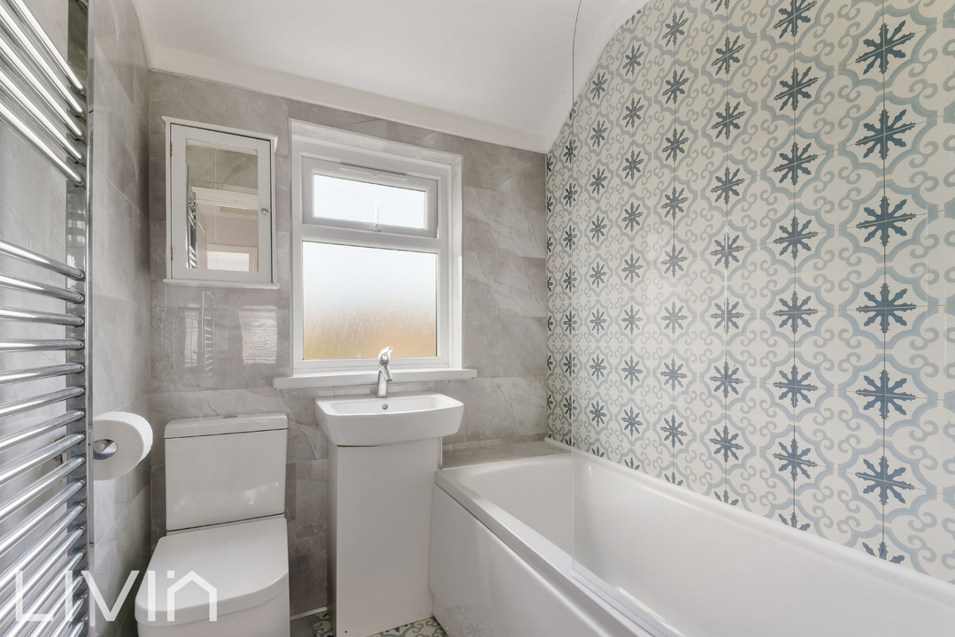 3 bed terraced house to rent in Morland Road, Croydon 5