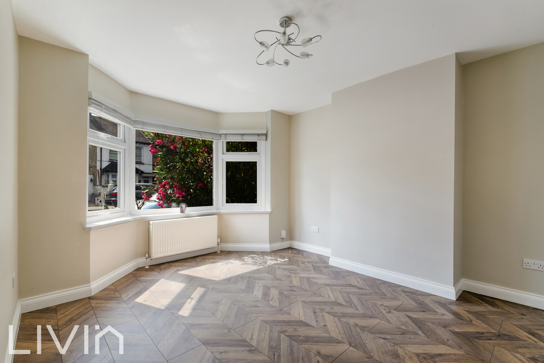 3 bed terraced house to rent in Morland Road, Croydon 1