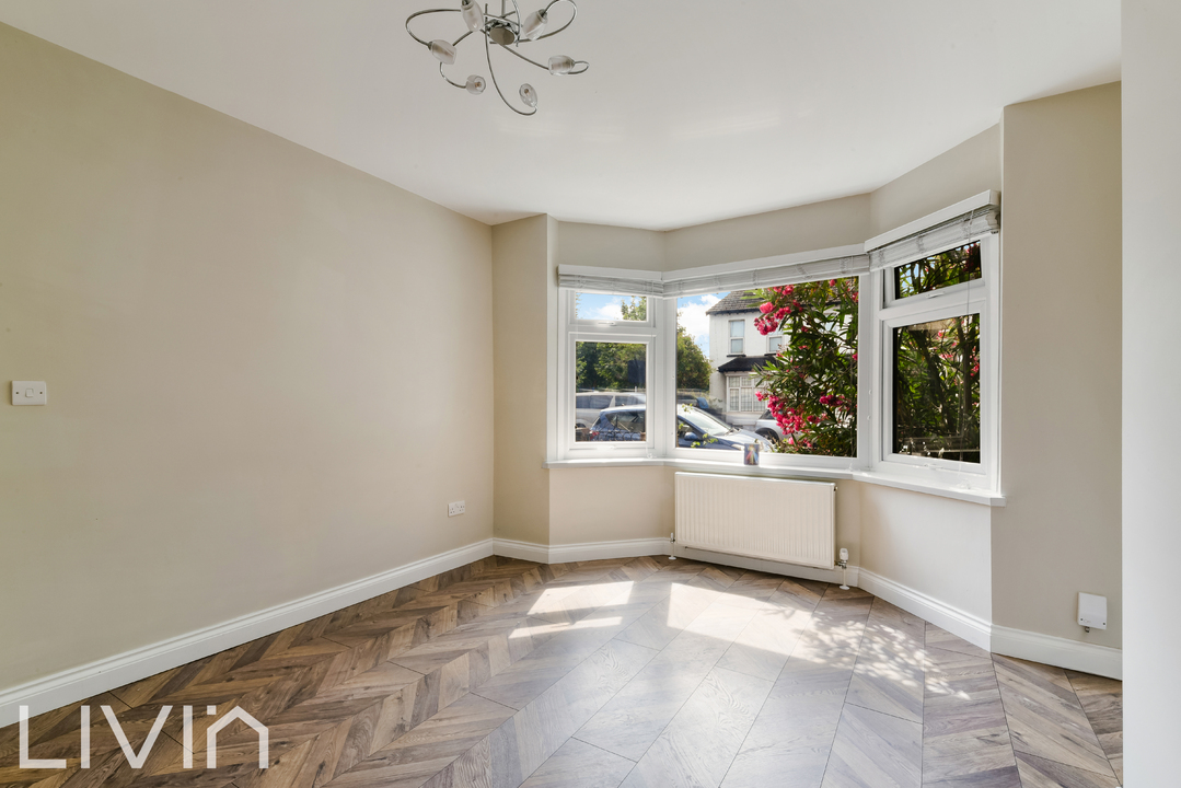 3 bed terraced house to rent in Morland Road, Croydon 2