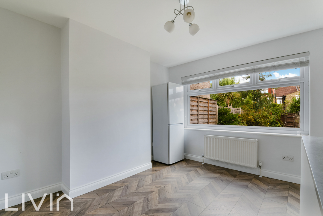3 bed terraced house to rent in Morland Road, Croydon 4