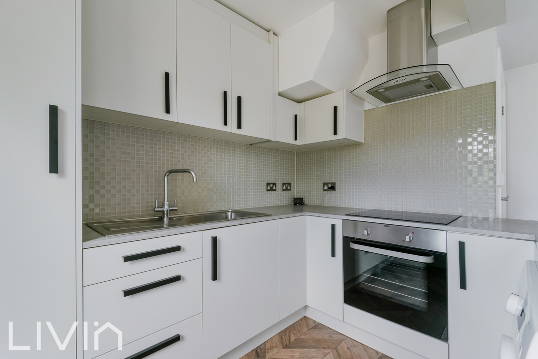 3 bed terraced house to rent in Morland Road, Croydon 3