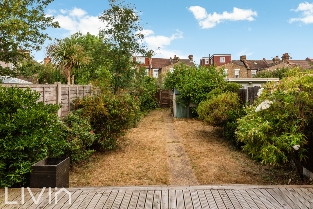 3 bed terraced house to rent in Morland Road, Croydon 10