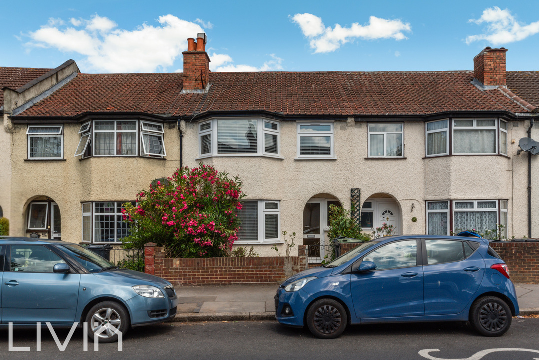 3 bed terraced house to rent in Morland Road, Croydon - Property Image 1