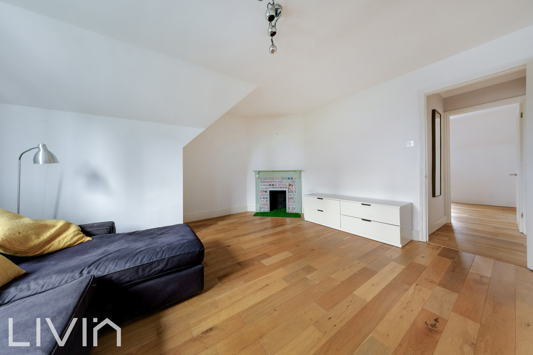 2 bed apartment to rent in Beech House Road, Croydon 3