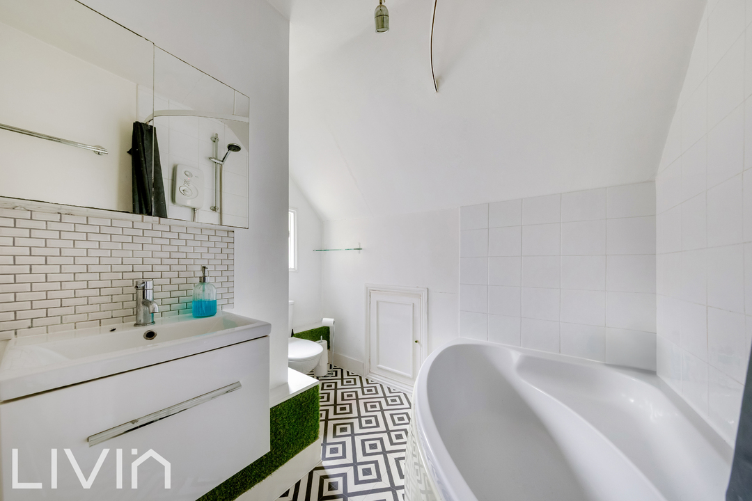 2 bed apartment to rent in Beech House Road, Croydon 10