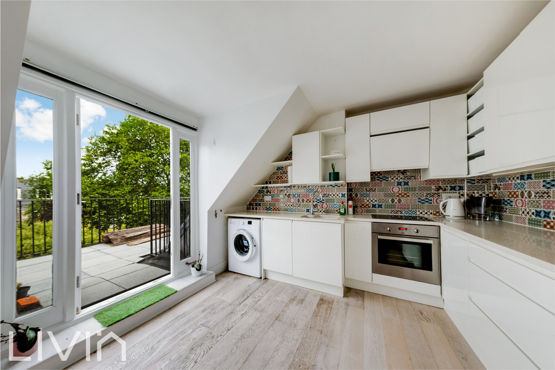 2 bed apartment to rent in Beech House Road, Croydon 5