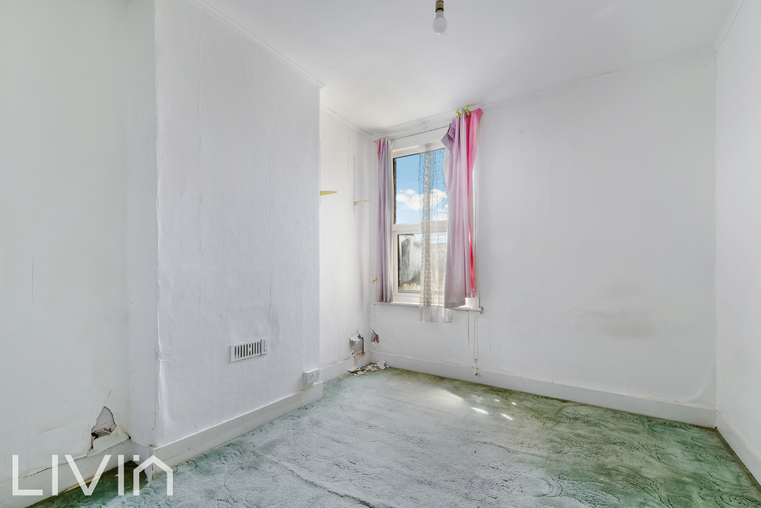 2 bed apartment for sale in Arundel Road, Croydon 5