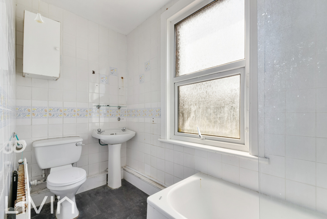 2 bed apartment for sale in Arundel Road, Croydon 6