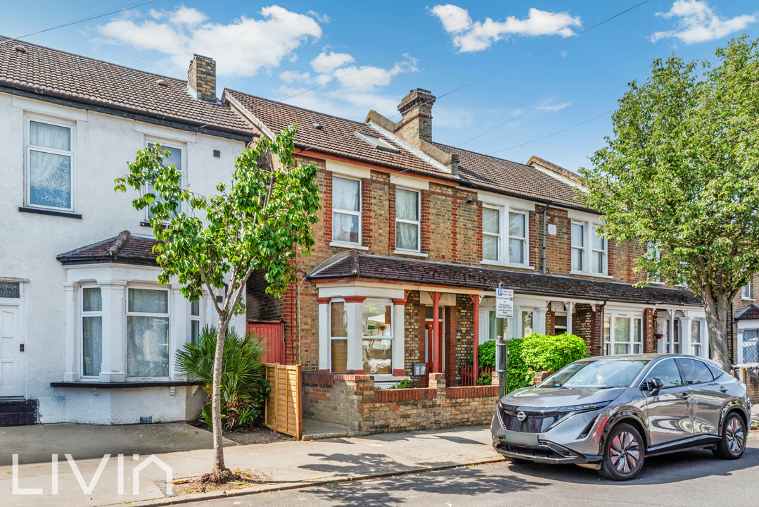 2 bed apartment for sale in Arundel Road, Croydon  - Property Image 1