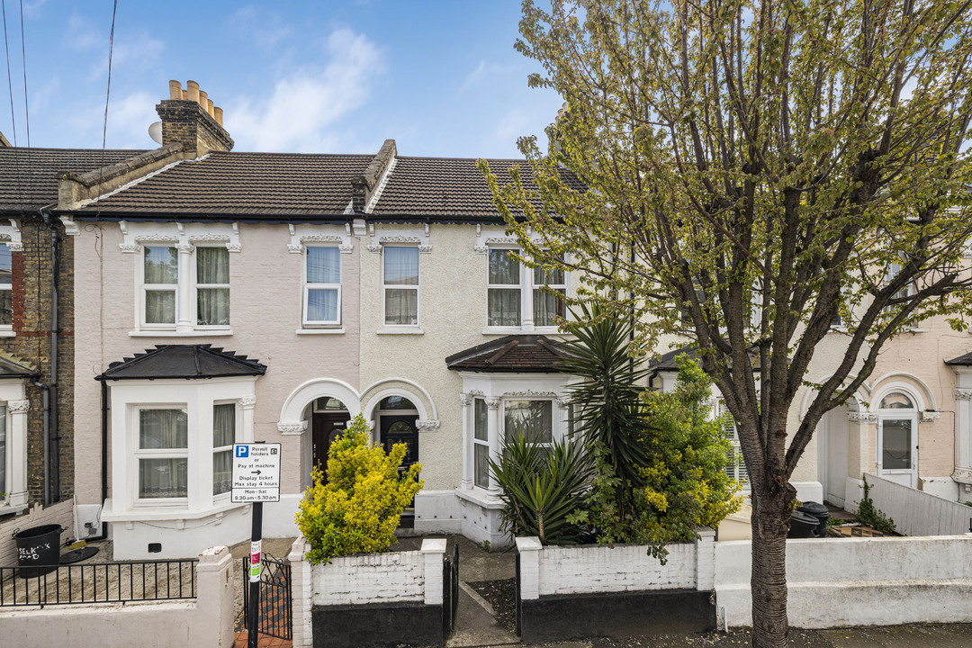 3 bed terraced house for sale in Selkirk Road, London  - Property Image 1