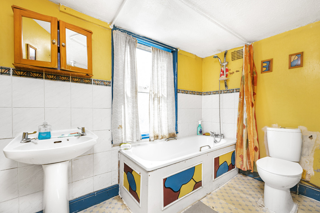 3 bed terraced house for sale in Selkirk Road, London  - Property Image 12