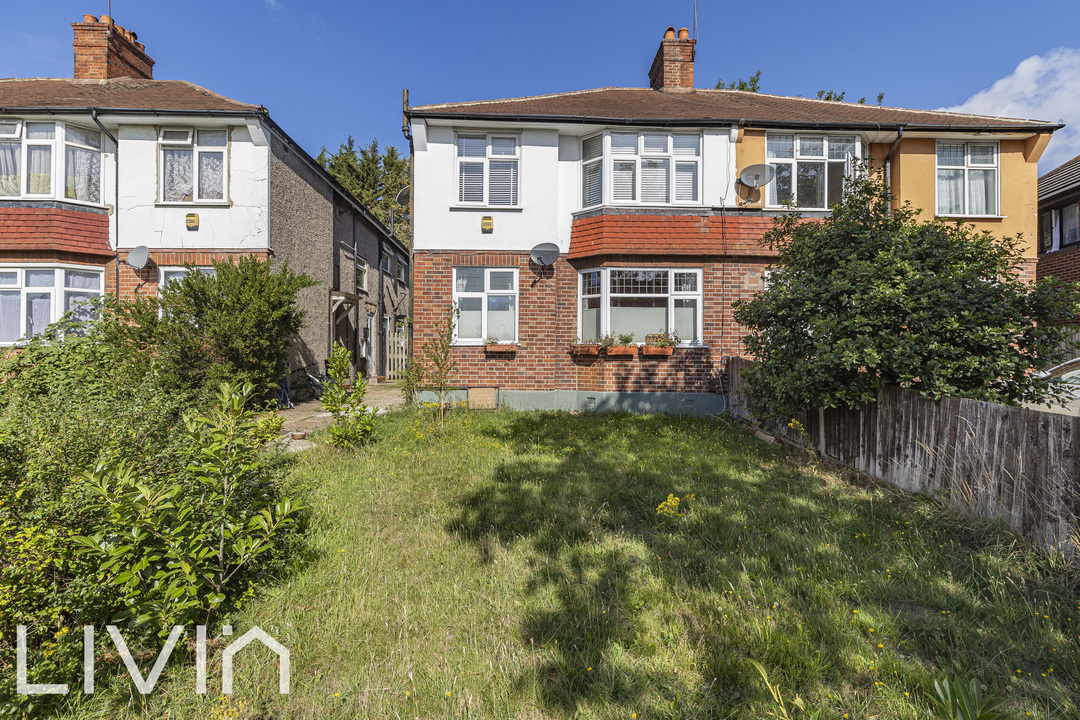 2 bed maisonette for sale in The Gardens, London 3