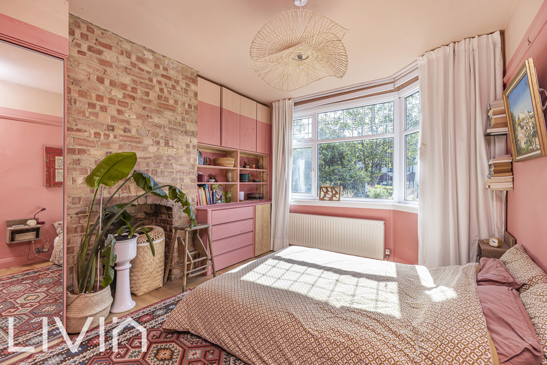 2 bed maisonette for sale in The Gardens, London, SE25