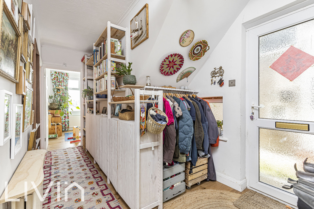 2 bed maisonette for sale in The Gardens, London 8