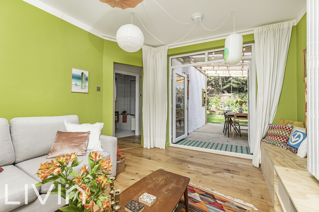 2 bed maisonette for sale in The Gardens, London 6