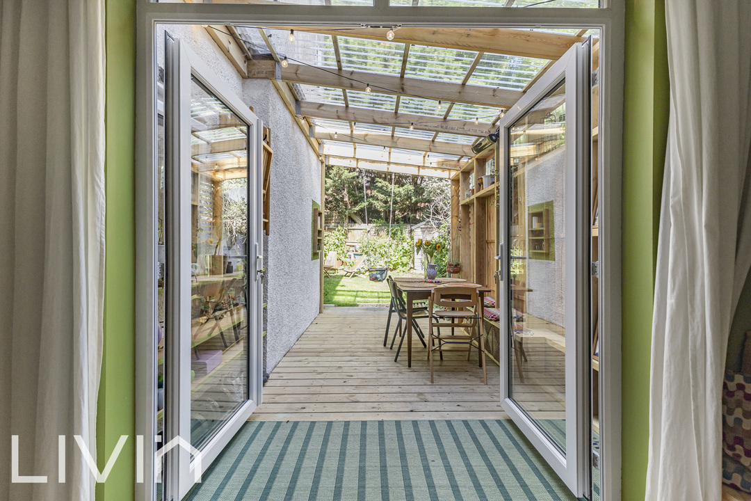 2 bed maisonette for sale in The Gardens, London 7