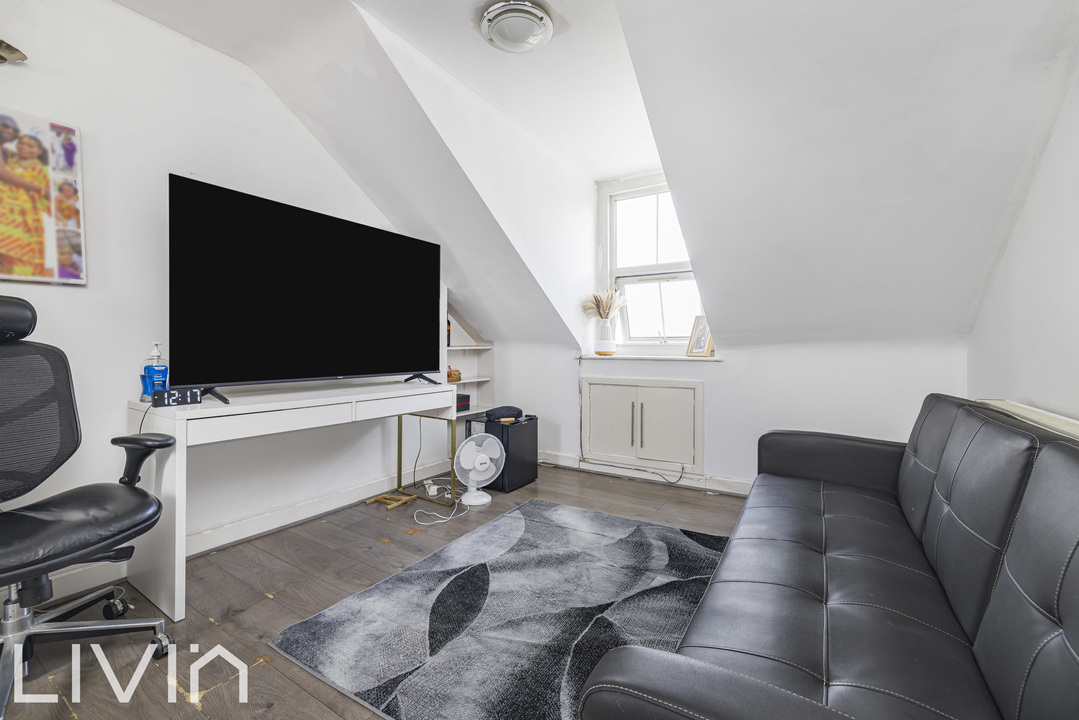 2 bed apartment for sale in Longley Road, London 2