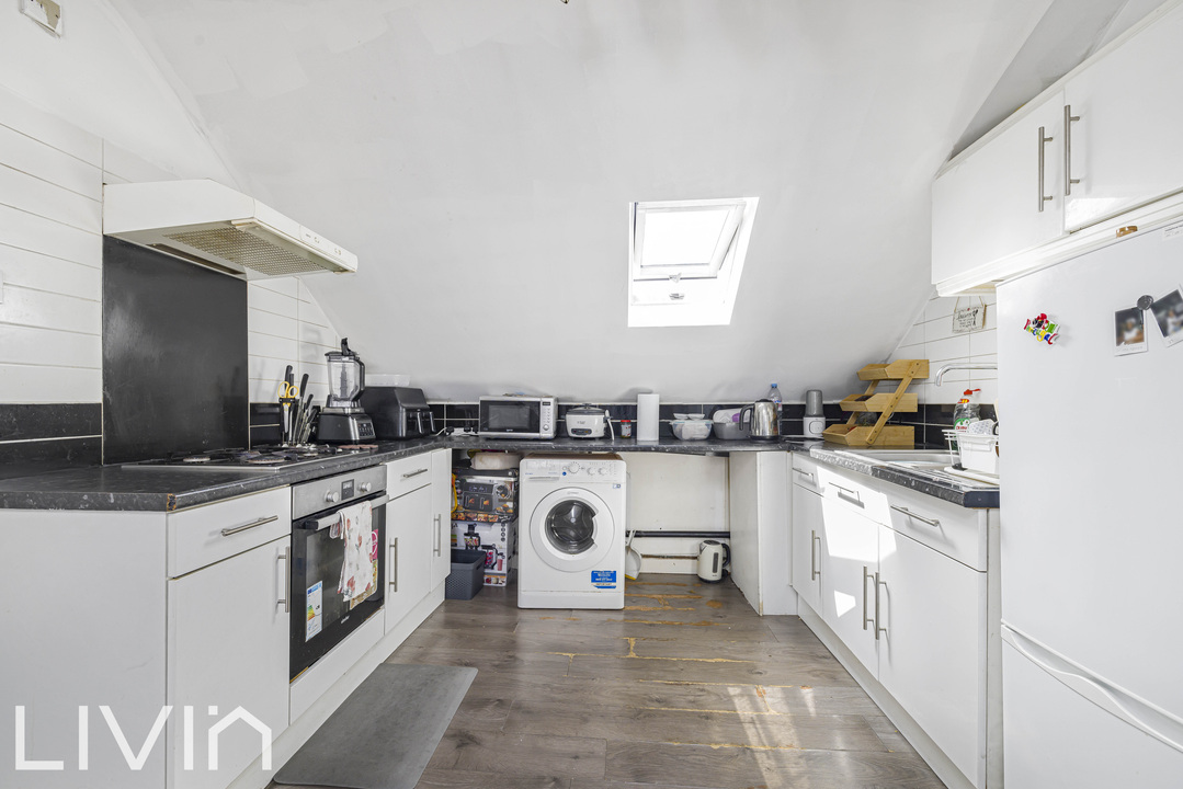 2 bed apartment for sale in Longley Road, London 3