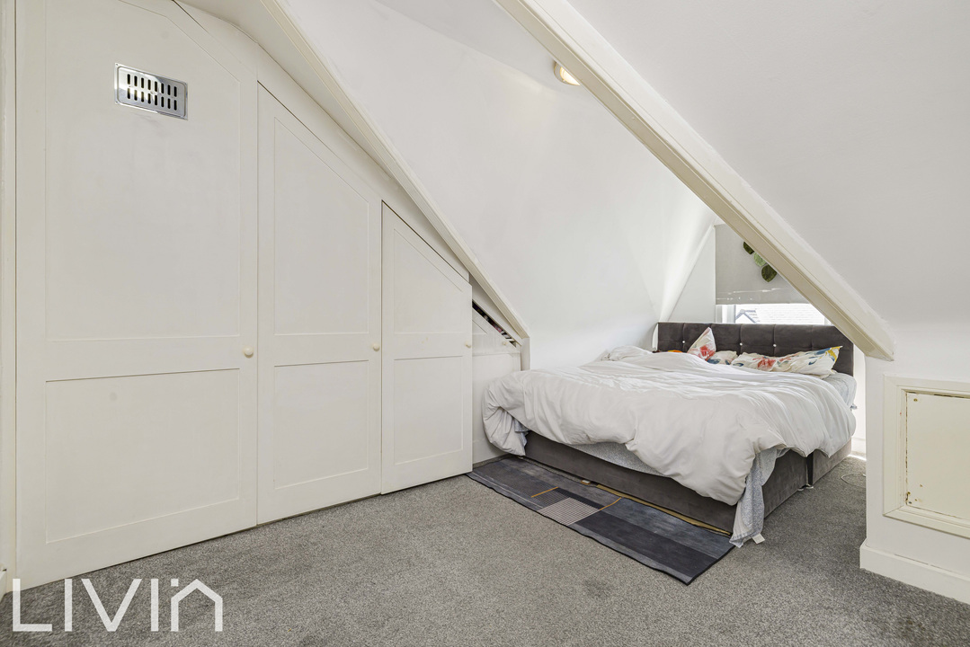 2 bed apartment for sale in Longley Road, London 5