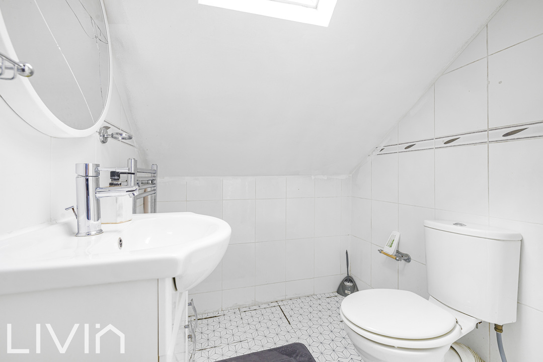 2 bed apartment for sale in Longley Road, London 8