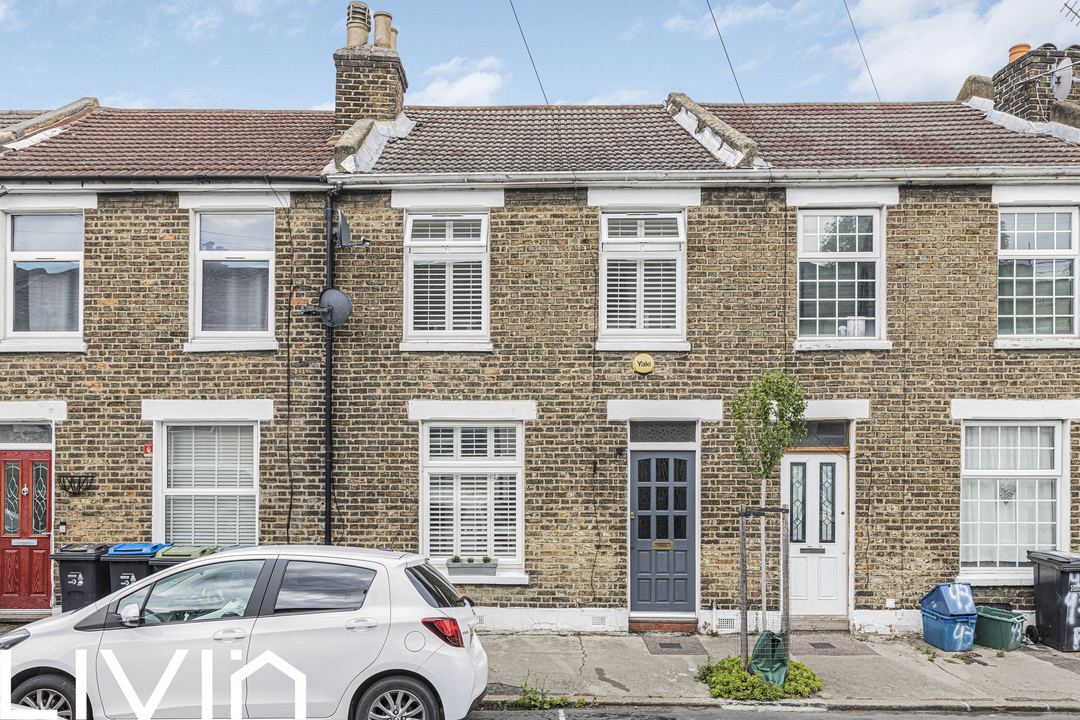 3 bed terraced house for sale in Percy Road, London 22