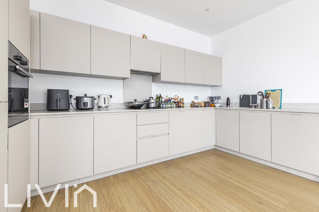 1 bed apartment for sale in Cherry Orchard Road, Croydon 10