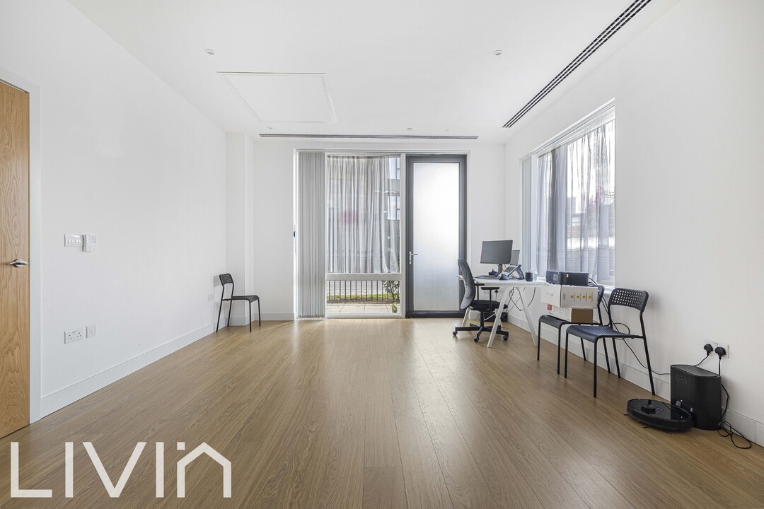 1 bed apartment for sale in Cherry Orchard Road, Croydon 2