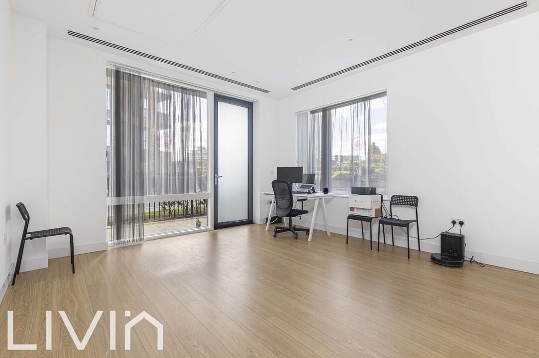 1 bed apartment for sale in Cherry Orchard Road, Croydon 5