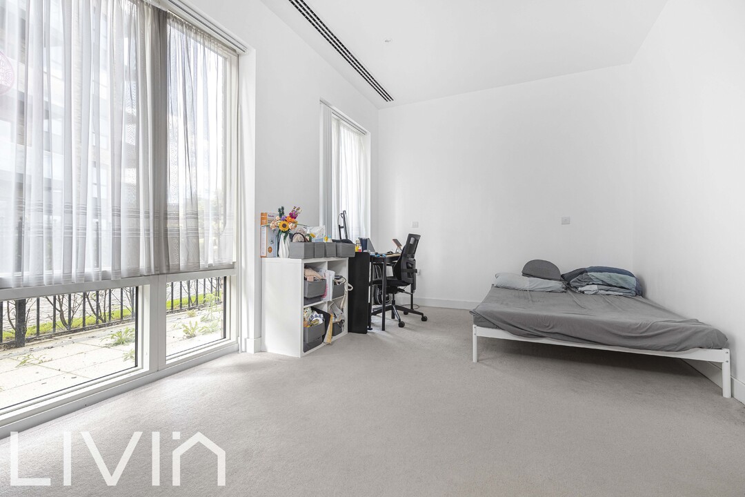 1 bed apartment for sale in Cherry Orchard Road, Croydon 3