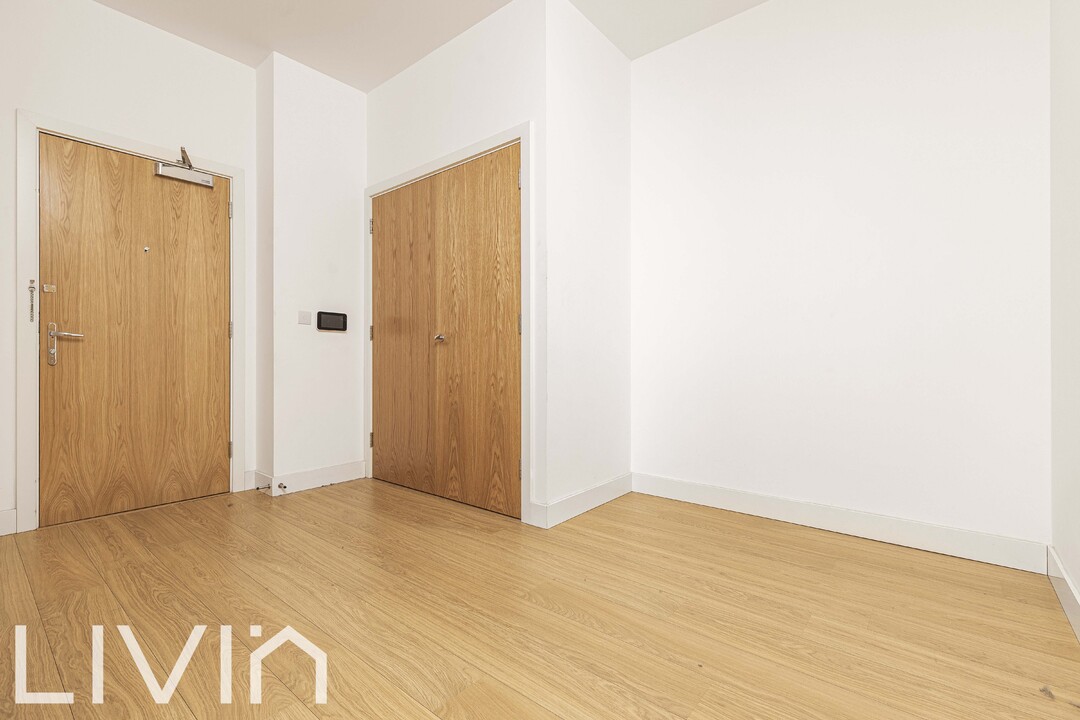 1 bed apartment for sale in Cherry Orchard Road, Croydon 8