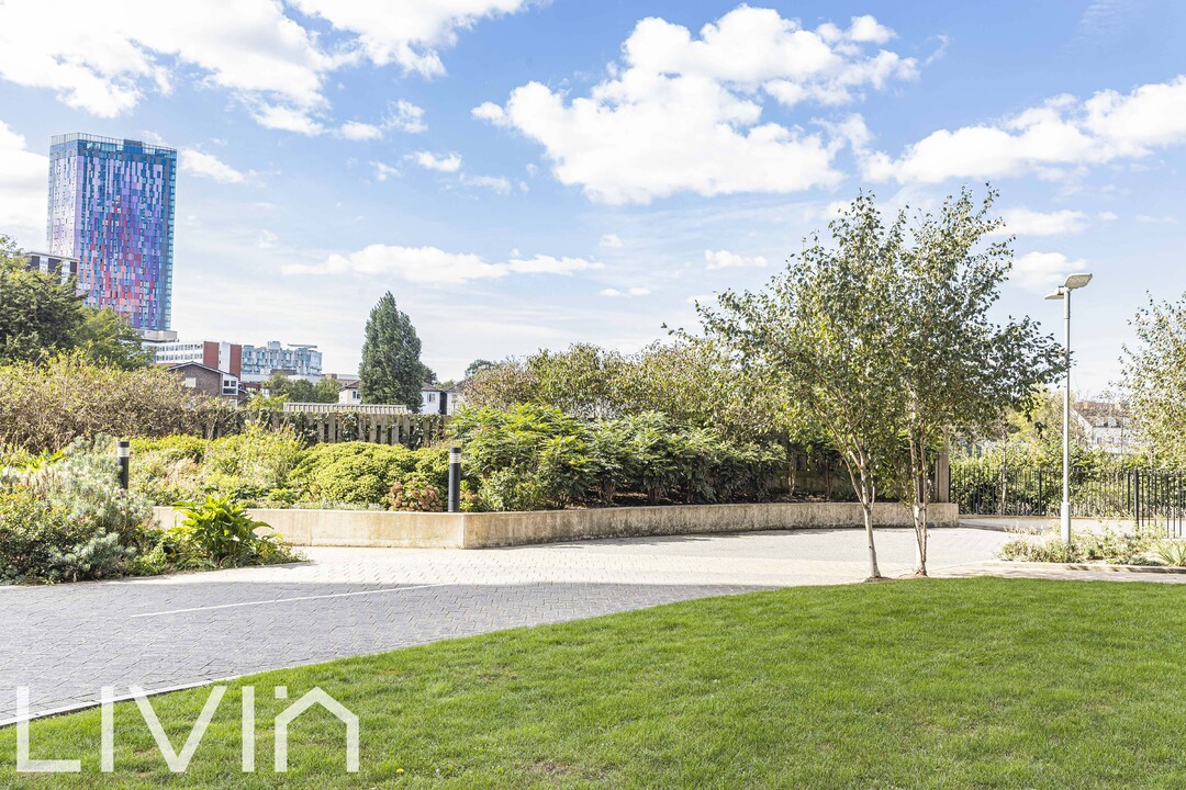 1 bed apartment for sale in Cherry Orchard Road, Croydon 12