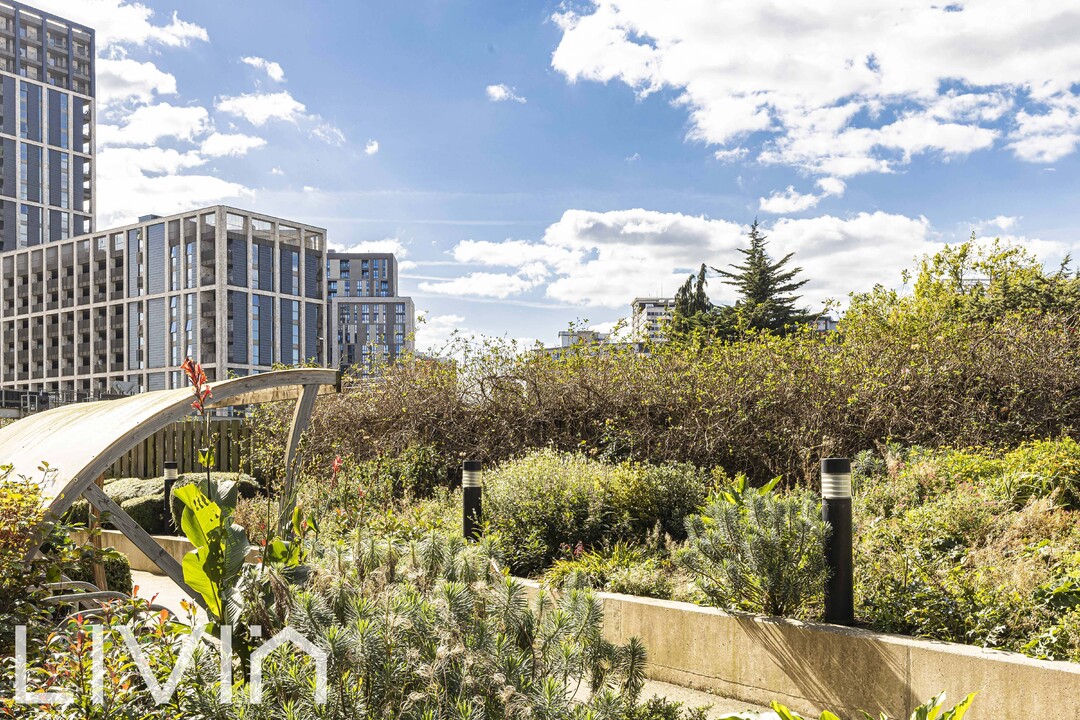 1 bed apartment for sale in Cherry Orchard Road, Croydon 4