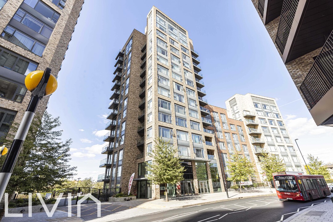 1 bed apartment for sale in Cherry Orchard Road, Croydon 14