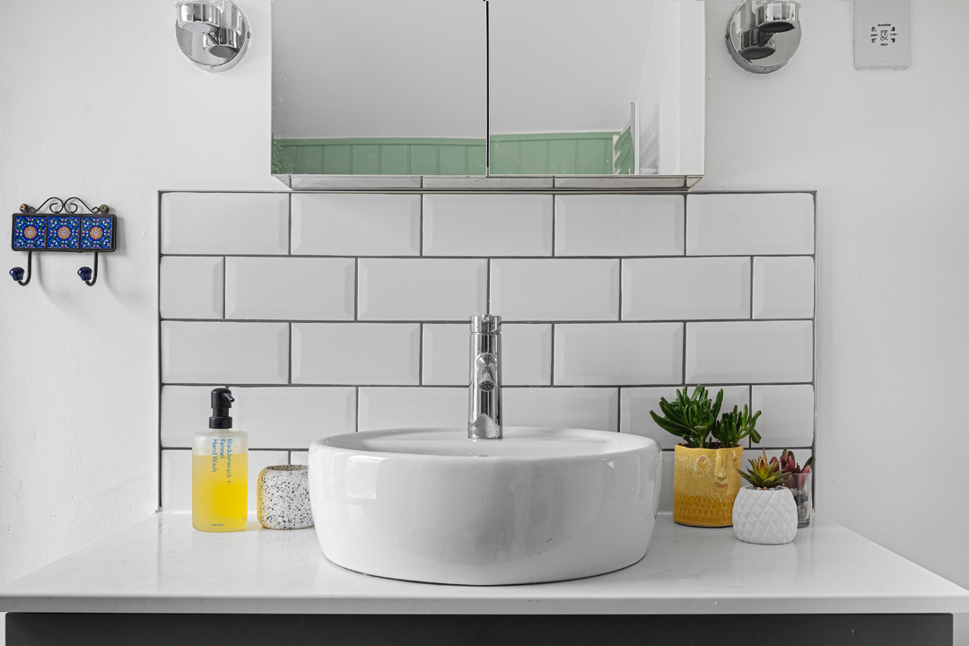 2 bed end of terrace house for sale in Ainsworth Road, Croydon 12