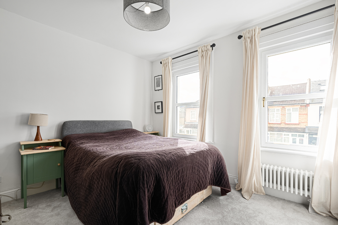2 bed end of terrace house for sale in Ainsworth Road, Croydon 15